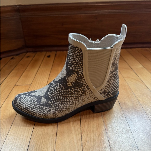 Lucky Brand Basel Rain Boots - Picture 4 of 6